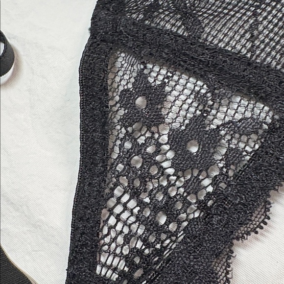 New Without Tag. Cute Black Lace Bra Size 36 C
Brand Just Be - Picture 2 of 6